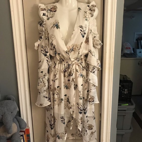 Missguided Floral Dress, Siize 8 - Picture 2 of 7